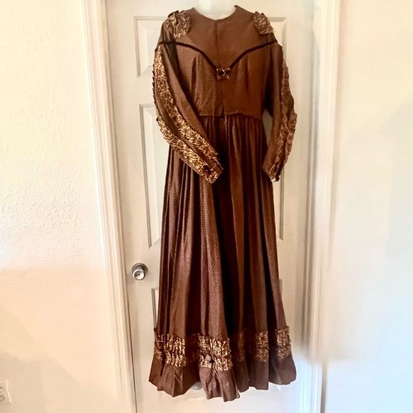 Civil War reenactment, professional plays, antebellum, high school plays. Large - Picture 2 of 16